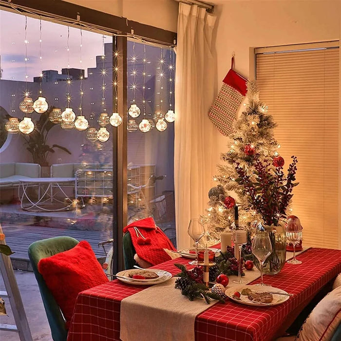 Decoração de Natal com Cortina de Luzes LED em Formato de Bolinhas