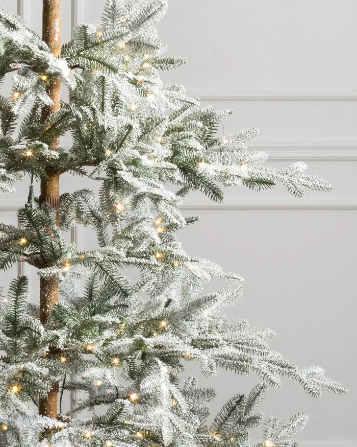 Árvore de Natal Nevada – Encanto Nevado para sua Decoração Natalina