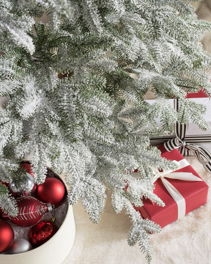 Árvore de Natal Nevada – Encanto Nevado para sua Decoração Natalina
