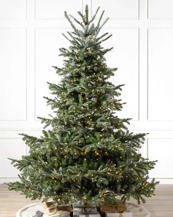 Árvore de Natal European Fir com Luzes LED Embutidas e Suporte Metálico