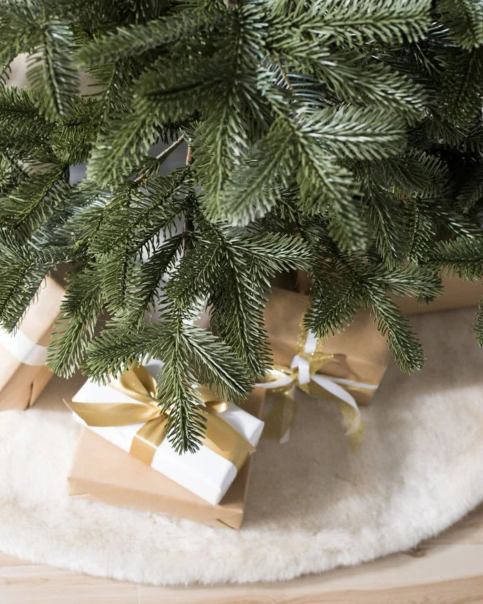 Árvore de Natal European Fir com Luzes LED Embutidas e Suporte Metálico