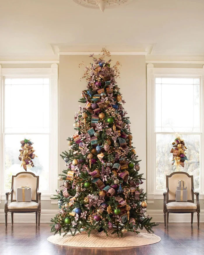 Árvore de Natal California Baby Redwood com Luzes LED Embutidas e Base Metálica