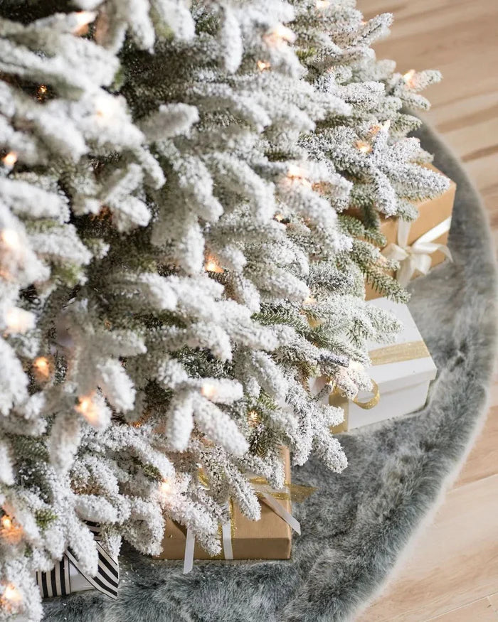 Árvore de Natal Nevada Frosted Fraser com Luzes LED Embutidas e Galhos Flexíveis