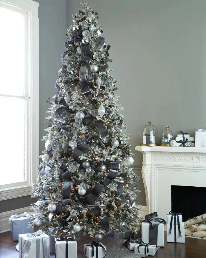 Árvore de Natal Nevada Frosted Fraser com Luzes LED Embutidas e Galhos Flexíveis