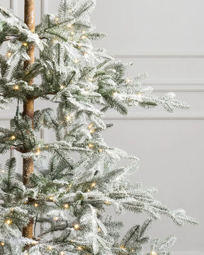 Árvore de Natal Nevada – Encanto Nevado para sua Decoração Natalina