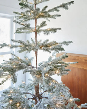 Árvore de Natal Nevada – Encanto Nevado para sua Decoração Natalina