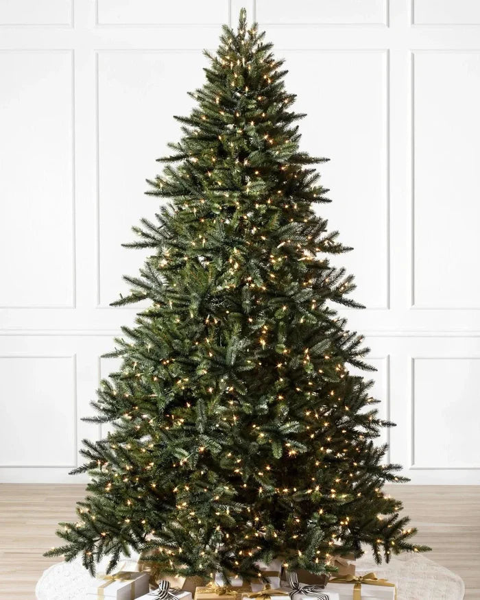 Árvore de Natal California Baby Redwood com Luzes LED Embutidas e Base Metálica