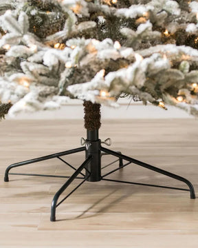 Árvore de Natal Nevada Frosted Fraser com Luzes LED Embutidas e Galhos Flexíveis