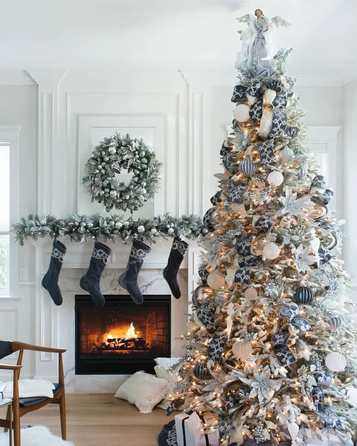 Árvore de Natal Nevada Frosted Fraser com Luzes LED Embutidas e Galhos Flexíveis