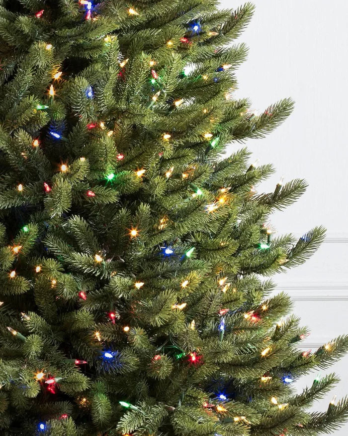 Árvore de Natal Fir com Luzes LED Coloridas Embutidas e Base Metálica